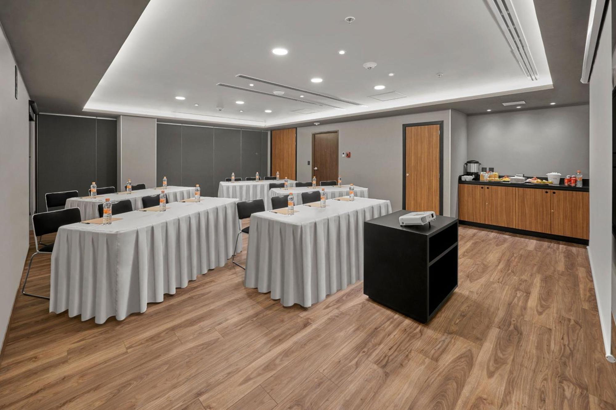 City Express Plus By Marriott Leon Centro De Convenciones Dış mekan fotoğraf